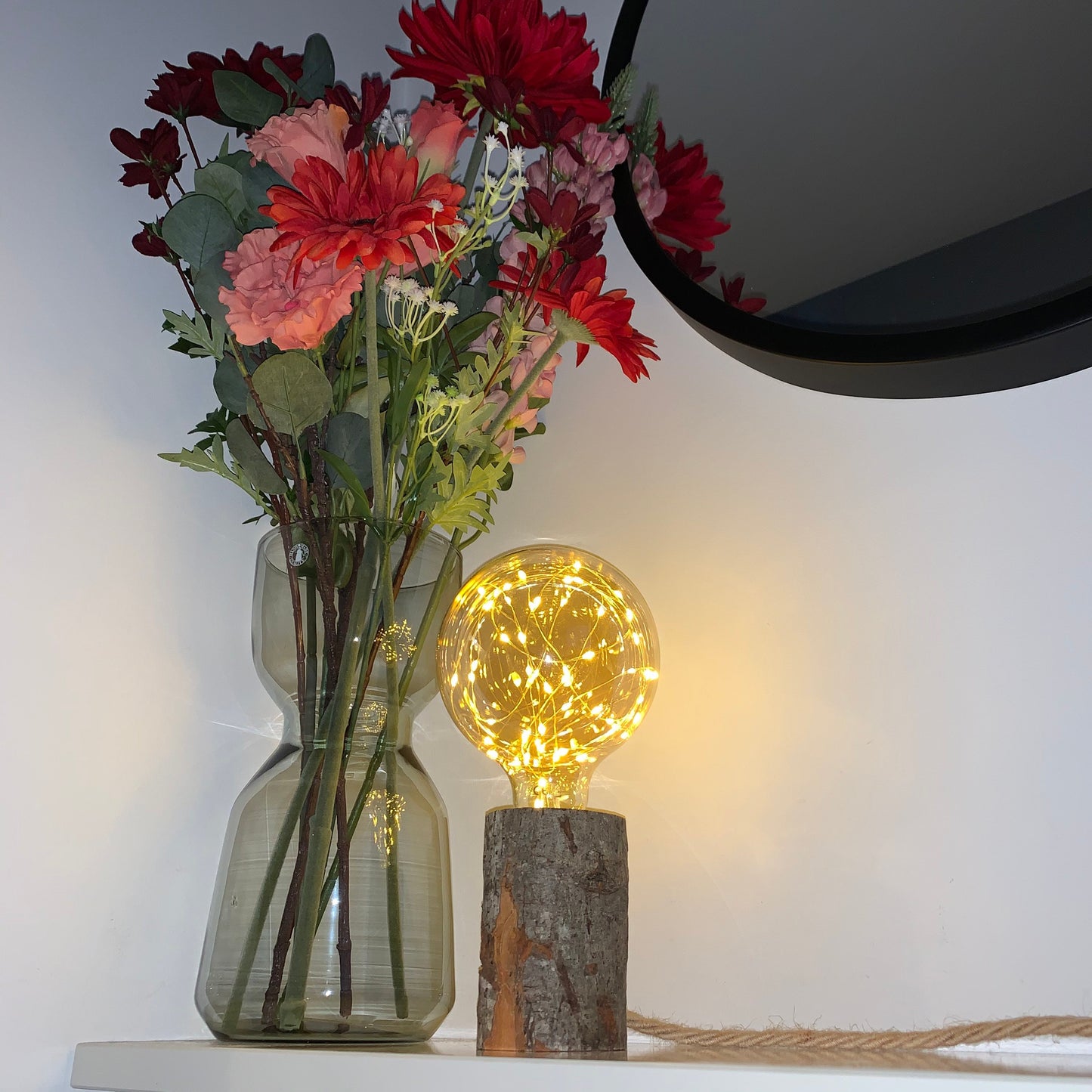 Seasonal wooden table lamp with bulb
