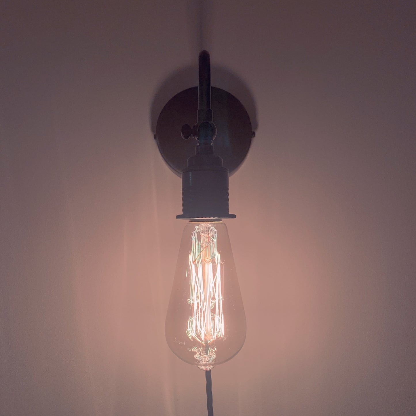 Dark pewter wall light with 3 pin plug (without bulb)