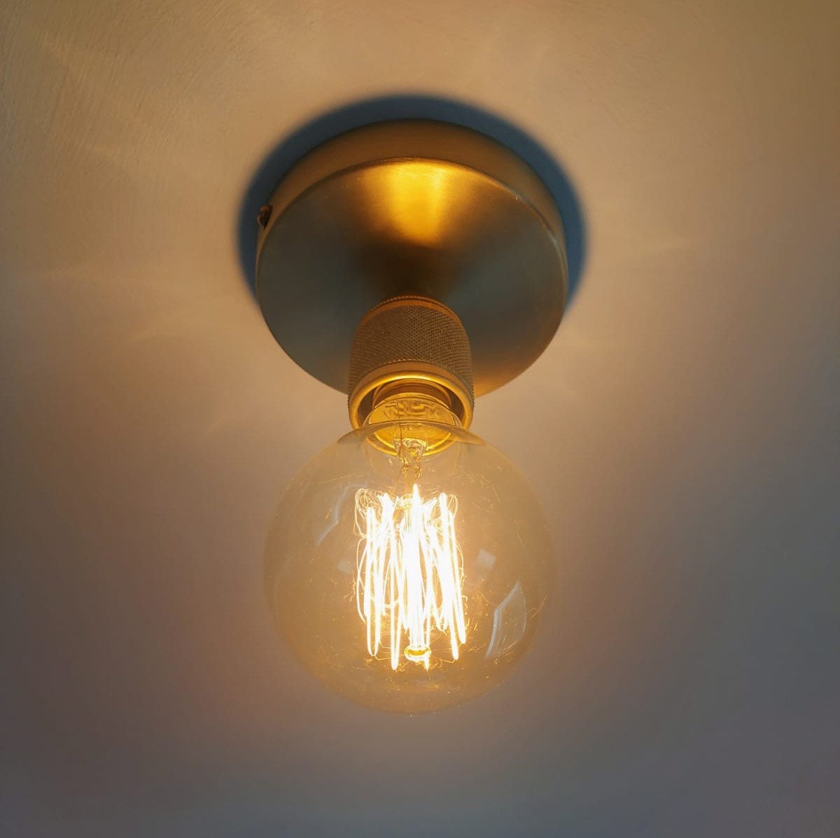Knurled Brass Batten lamp holder (without bulb)