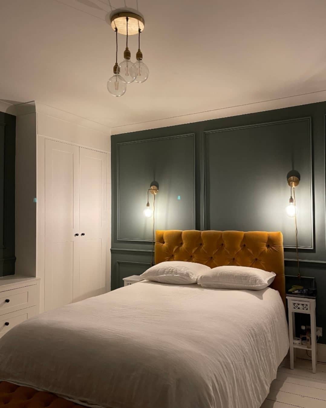 Brass wall light with 3 pin plug (without bulb)