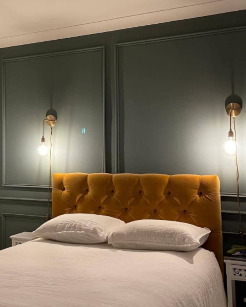 Brass wall light with 3 pin plug (without bulb)