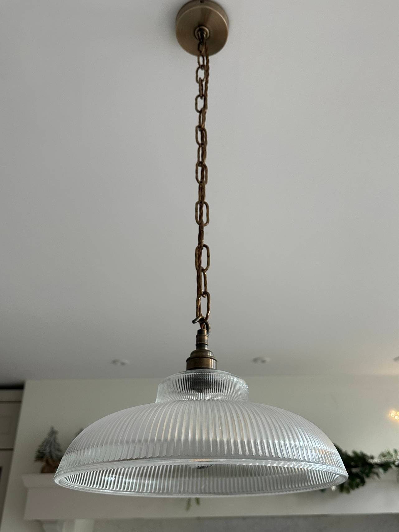 Reeded Glass Twisted Chain Pendant (Without Bulb)