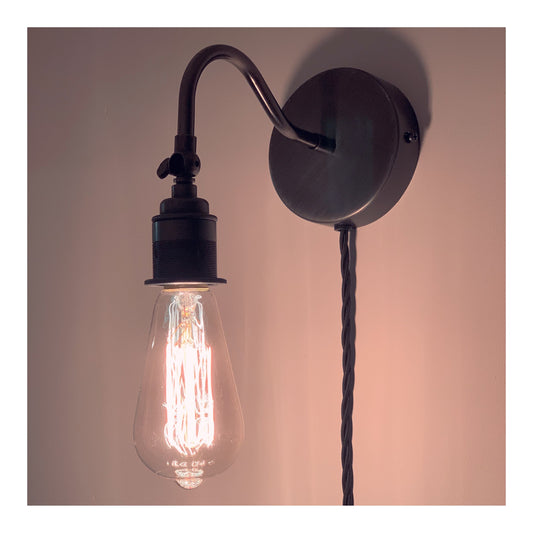 Dark pewter wall light with 3 pin plug (without bulb)